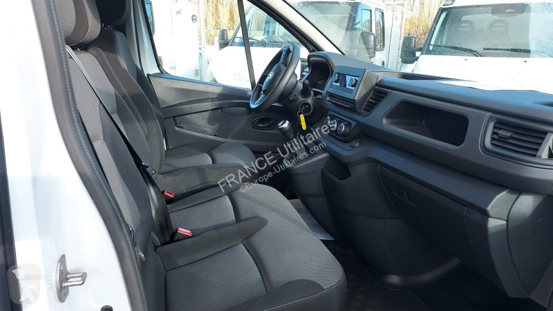 عربة نفعية Renault TRAFIC III FG L1H1 3T 2.0...
