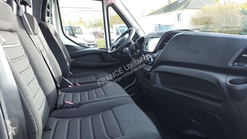 Véhicule utilitaire Iveco DAILY 35S FG 7 PLACES...