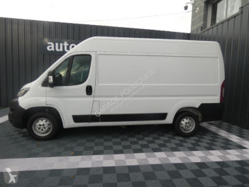 عربة نفعية مقفلة Peugeot