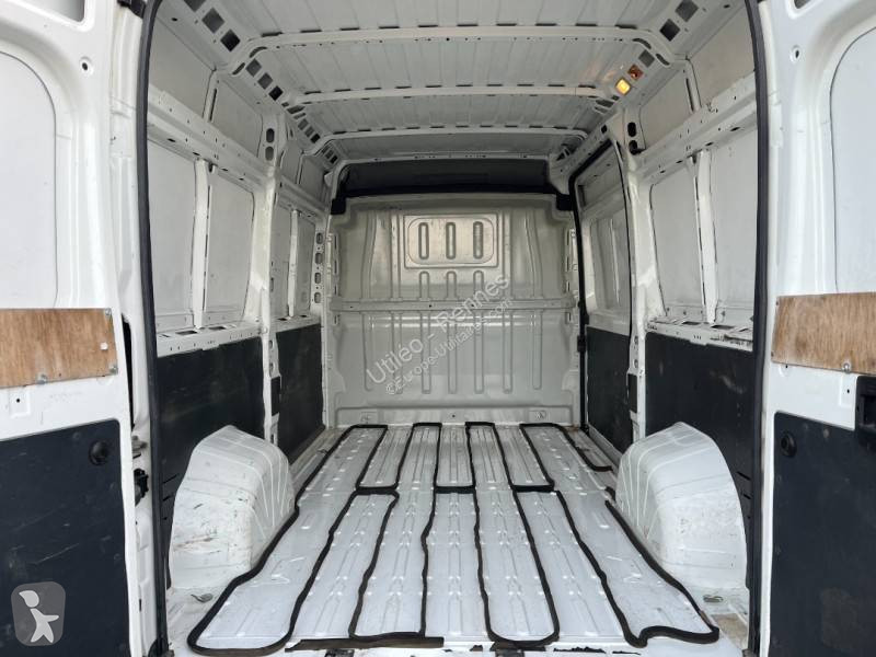 Véhicule utilitaire Peugeot