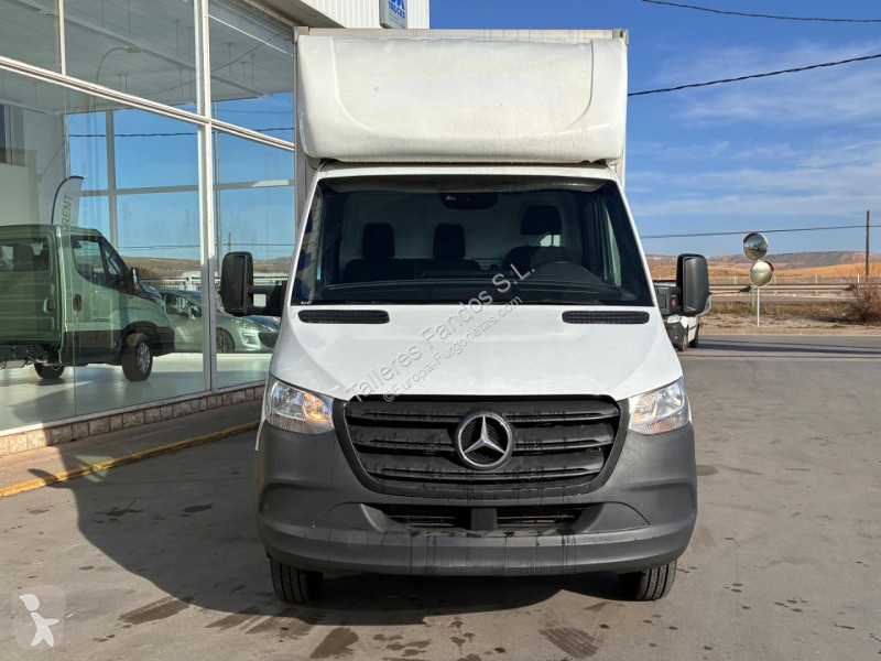 عربة نفعية Mercedes 514 20m3 con puertas traseras