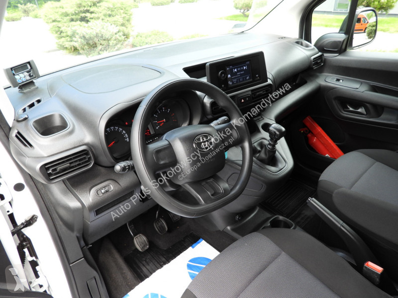 Véhicule utilitaire Toyota CITY