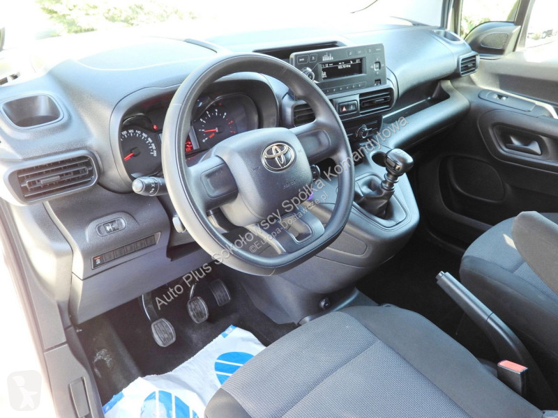عربة نفعية Toyota CITY