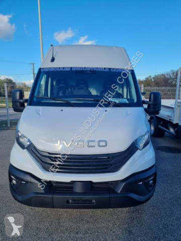 Fourgon long Iveco neuf