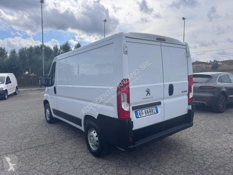 عربة نفعية Peugeot