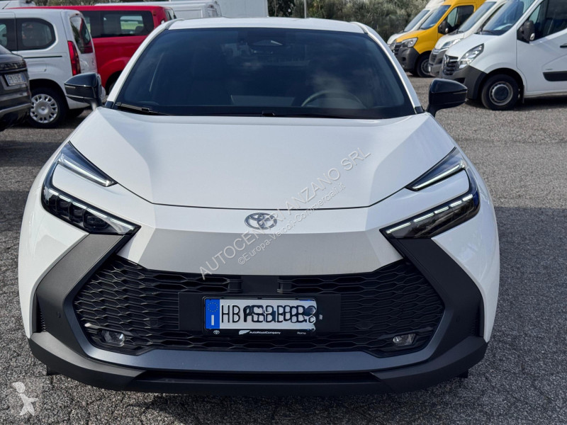 عربة نفعية Toyota C-HR