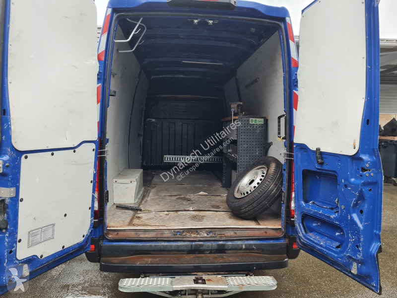 Véhicule utilitaire Iveco DAILY FG 33S14H V12