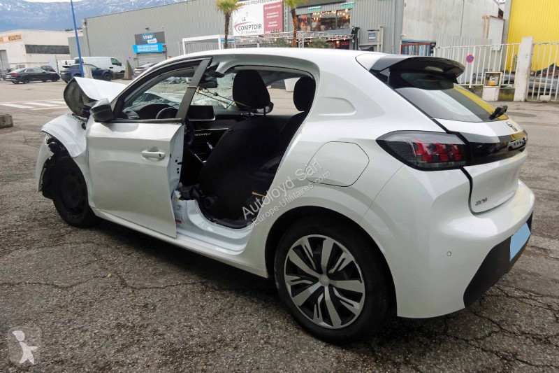 عربة نفعية Peugeot 1,2 PURETECH 100