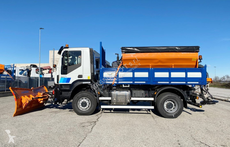 Véhicule utilitaire Iveco TRAKKER 360