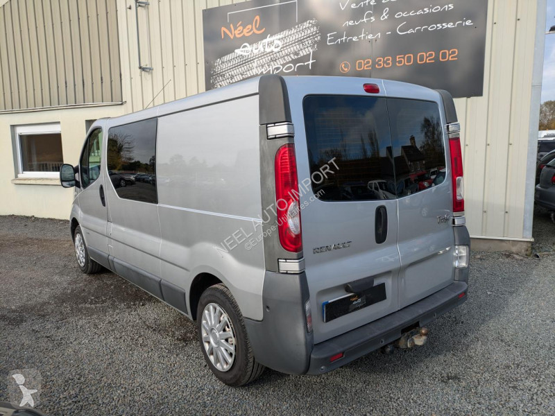 Véhicule utilitaire Renault TRAFIC II L2H1...