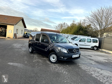 Fourgonnette Mercedes