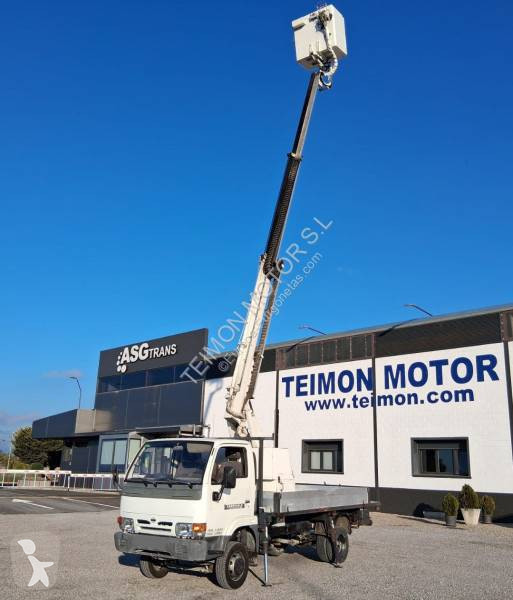 Véhicule utilitaire Nissan