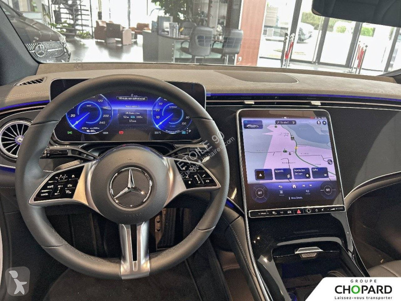 عربة نفعية Mercedes EQE 300