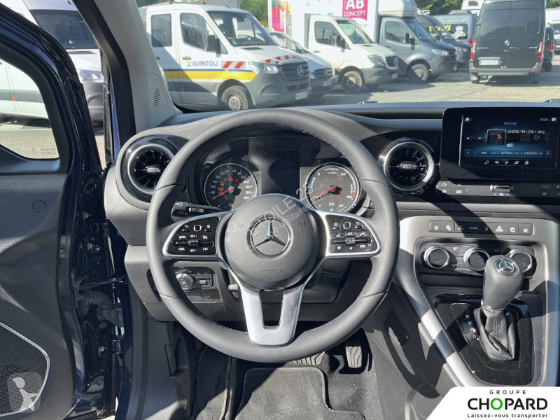 عربة نفعية Mercedes EQT 200