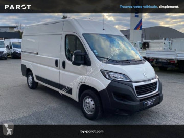 Fourgon moyen Peugeot