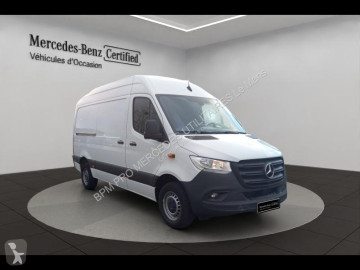 عربة نفعية مقفلة Mercedes