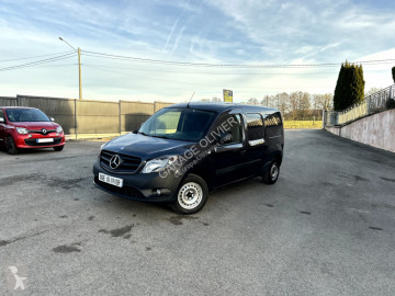 عربة نفعية مقفلة Mercedes