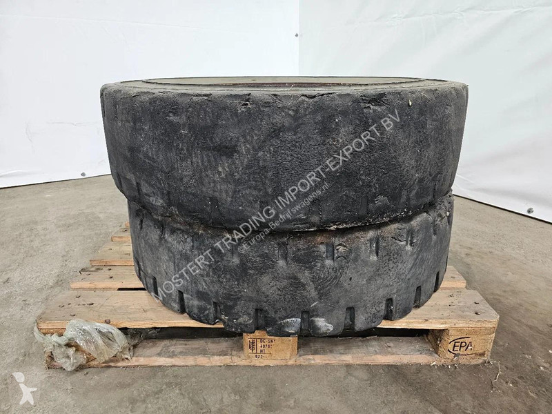 Véhicule utilitaire Michelin FULL RUBBER...