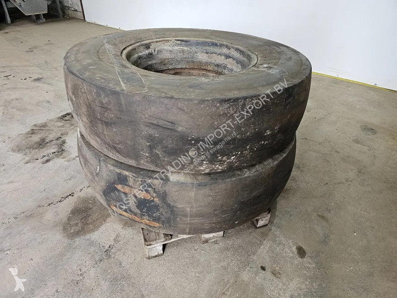 Nyttofordon  16.9-30 Firestone 16.9-30 Tractor...