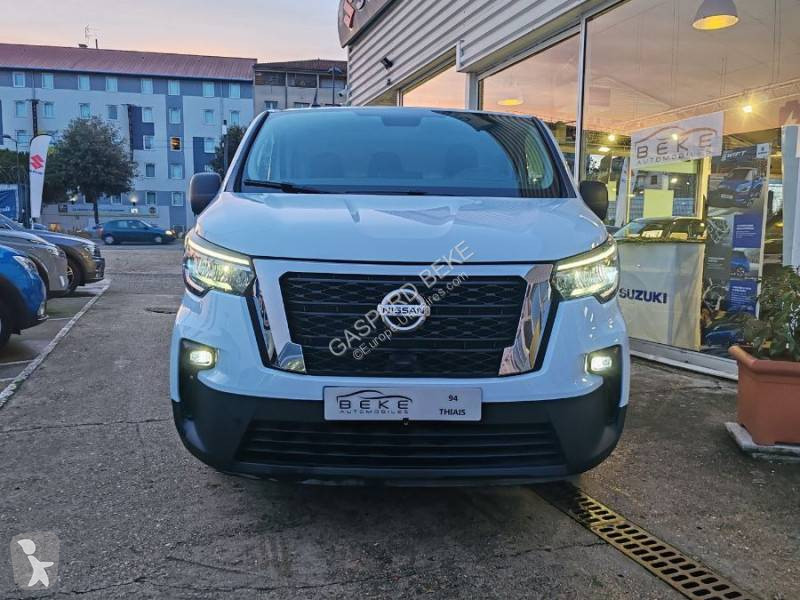 عربة نفعية Nissan