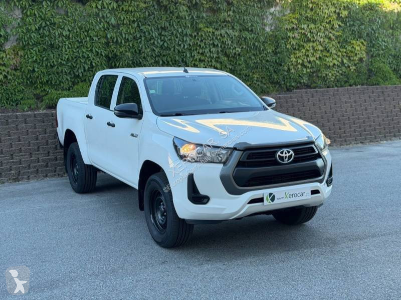 عربة نفعية Toyota