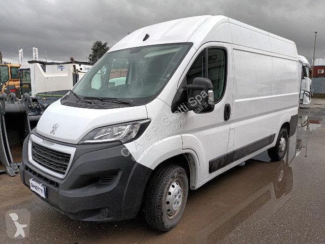 عربة نفعية Peugeot Boxer 330