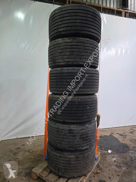 Samochód dostawczy Michelin 445/45 R19.5...
