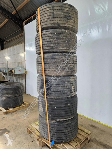 Samochód dostawczy Michelin 445/45 R19.5...