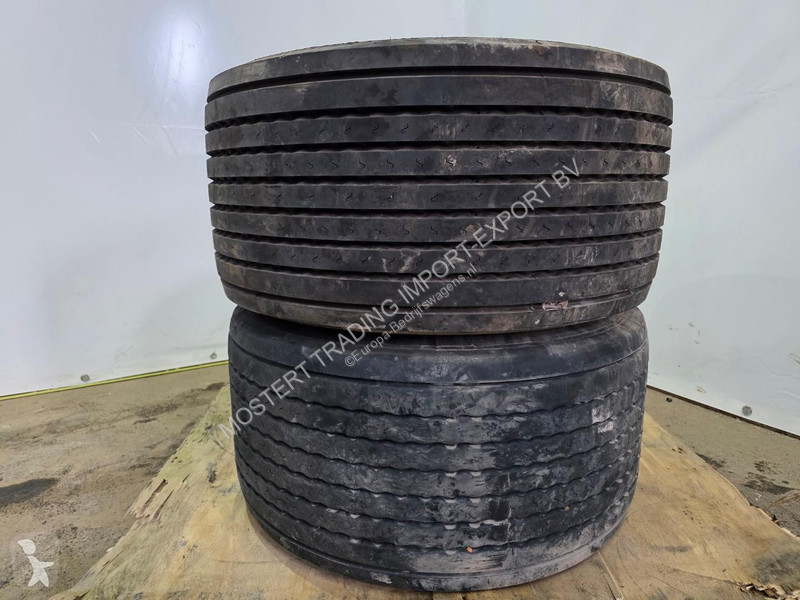 Samochód dostawczy Michelin 445/45 R19.5...