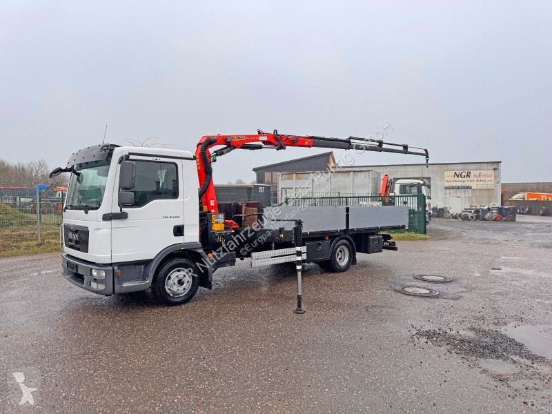 عربة نفعية MAN 8.220 4X2 Pritsche mit Kran...