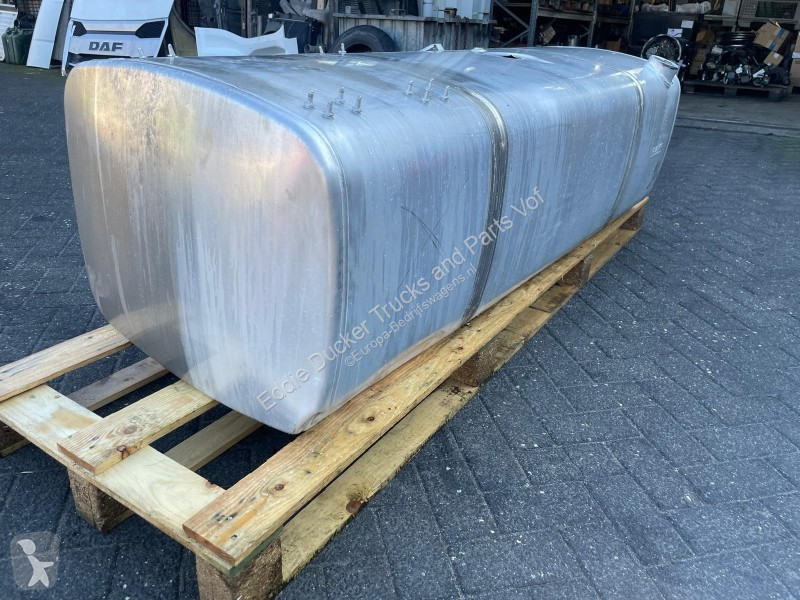 عربة نفعية DAF 2198105 BRANDSTOFTANK 690 LTR...