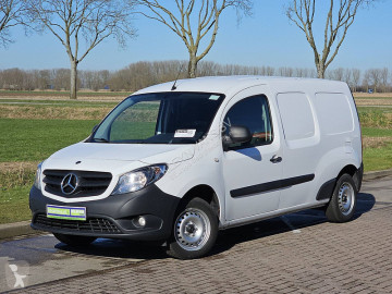 Лекотоварен фургон Mercedes