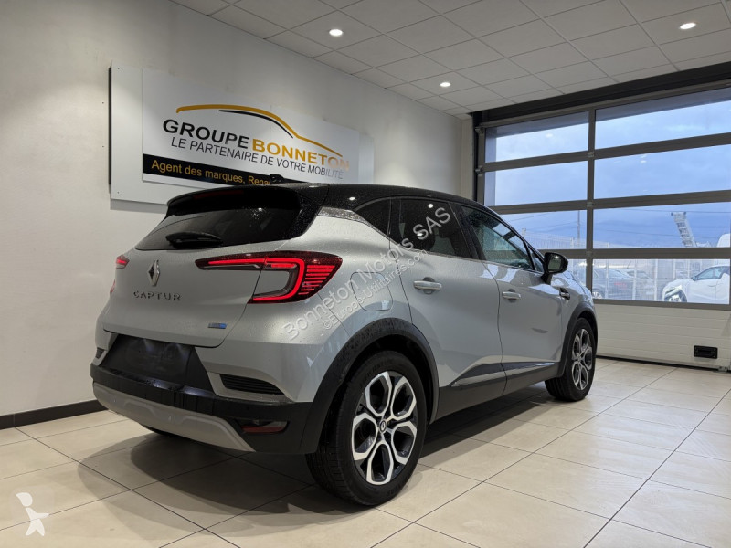 Samochód dostawczy Renault (2) techno E-Tech...