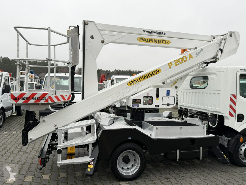 Nissan  Transporter