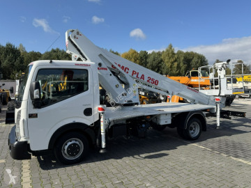 Лекотоварен автомобил Renault Maxity