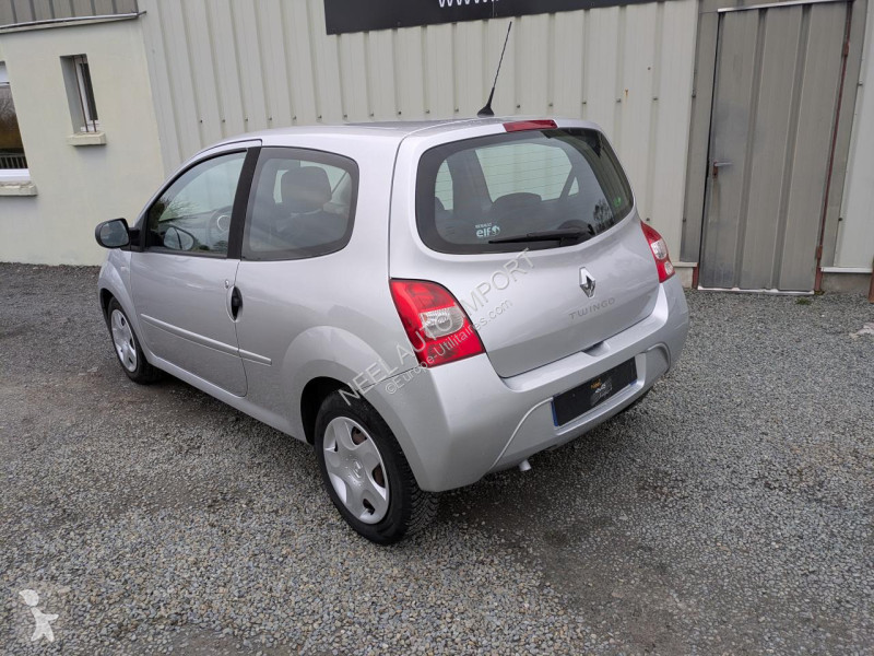 عربة نفعية Renault TWINGO II 1.2I 75CH 3P