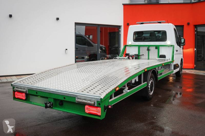 Véhicule utilitaire Nissan