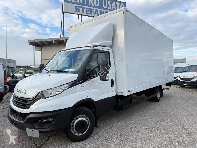 Véhicule utilitaire Iveco DAILY 70C18HA8/P BOX...