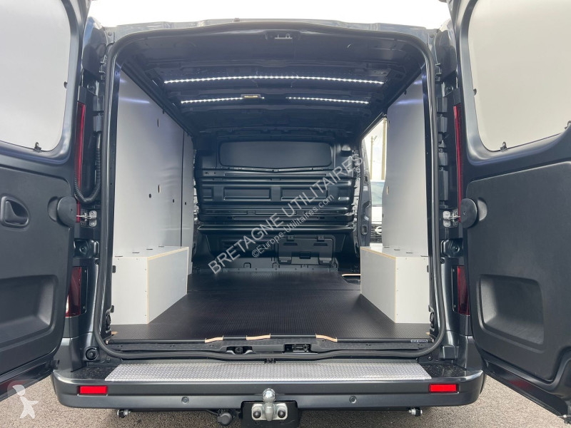 Véhicule utilitaire Renault TRAFIC III FG NEUF:...