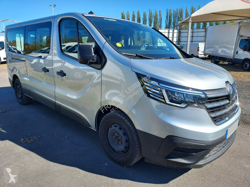 Véhicule utilitaire Renault TRAFIC III COMBI...