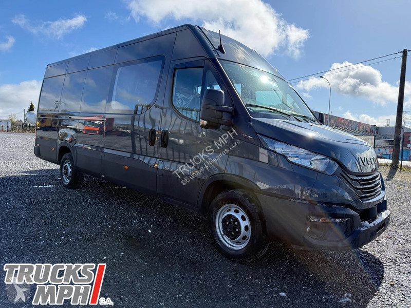 Véhicule utilitaire Iveco 35-180 Crew Cab...