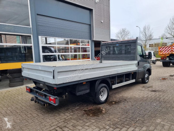 Utilitaire plateau Iveco
