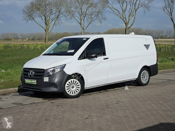 Furgon dostawczy Mercedes