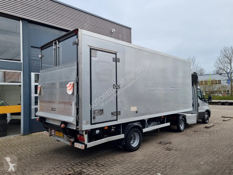 Samochód dostawczy Iveco 40C17 B/E 10T...