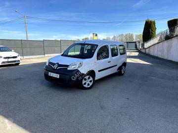 عربة نفعية مقفلة Renault
