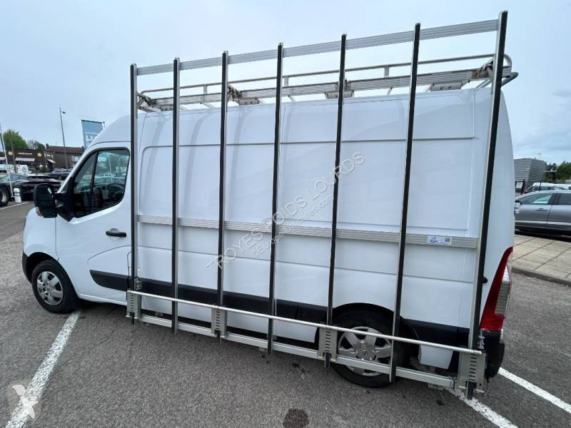 Véhicule utilitaire Nissan