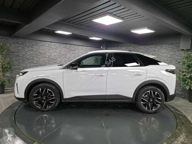 Samochód dostawczy Peugeot 3008 1.2i Hybrid...