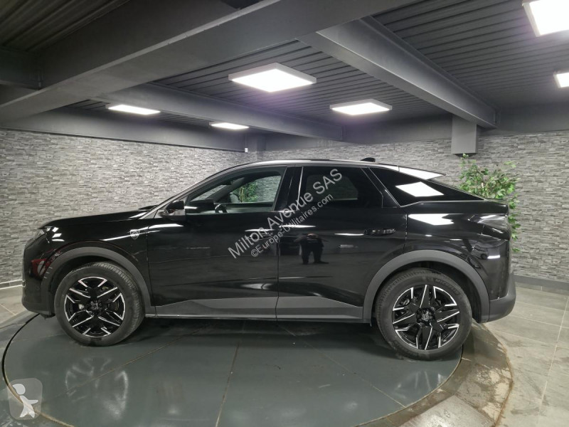 Véhicule utilitaire Peugeot 3008 1.2i Hybrid...