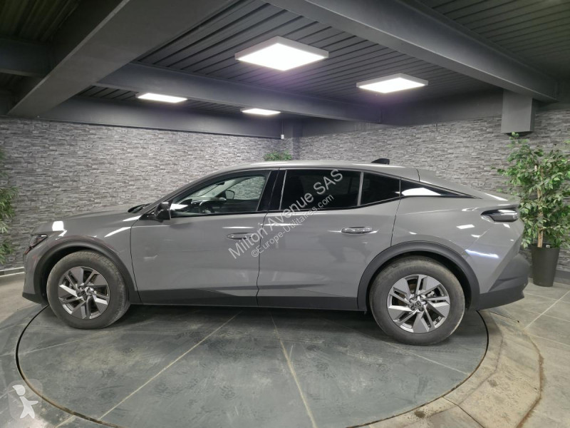 Véhicule utilitaire Peugeot 408 1.2i Hybrid...