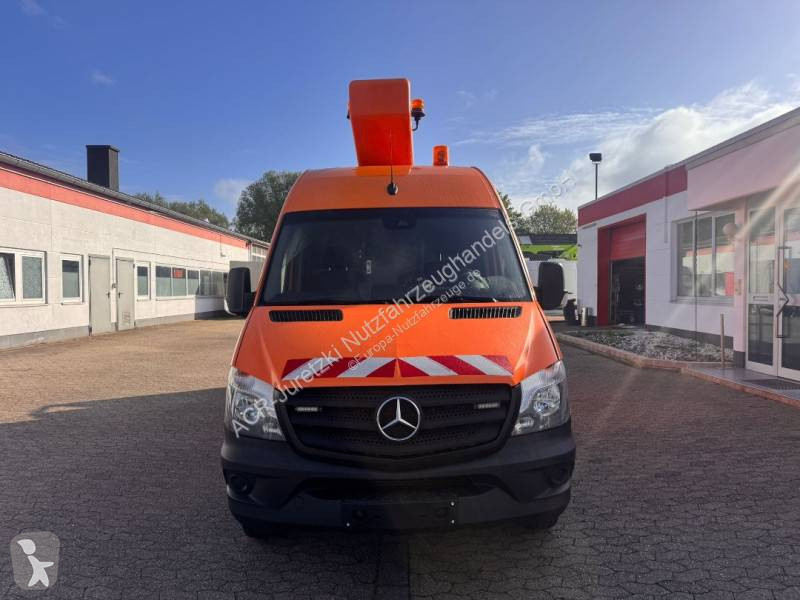 Samochód dostawczy Mercedes